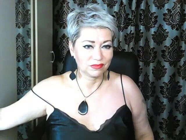 Mature slutty bitch AimeeParadise private show