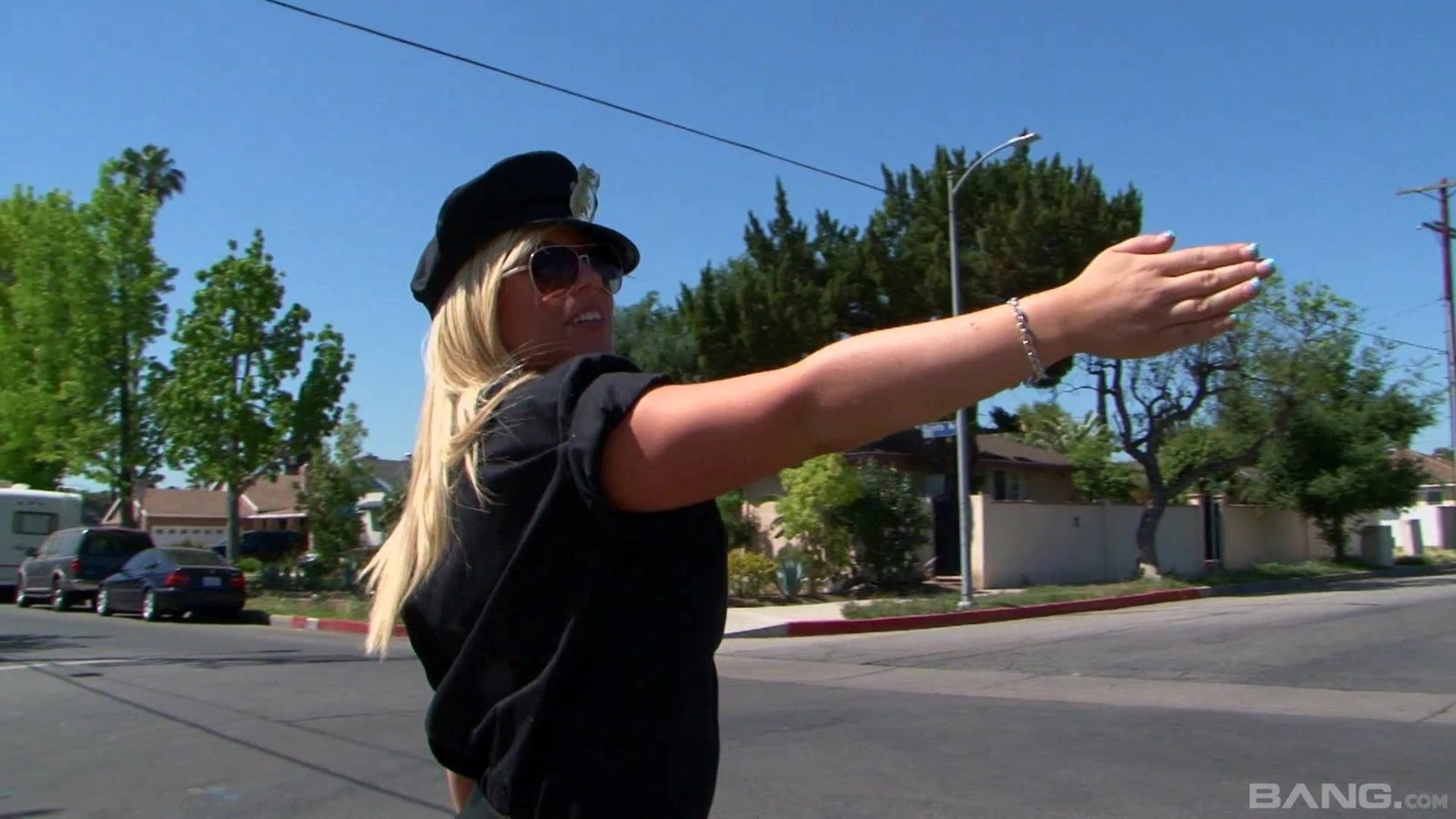 Toni Marie gets pussy pleased Heildi Hollywood