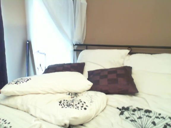 Amateur teen girl gives show