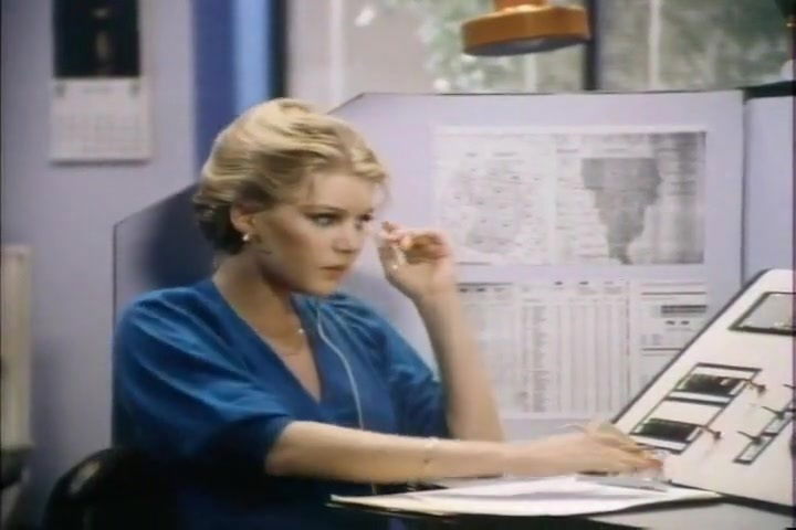 Shauna's Neatly Trimmed Pussy Pummelled