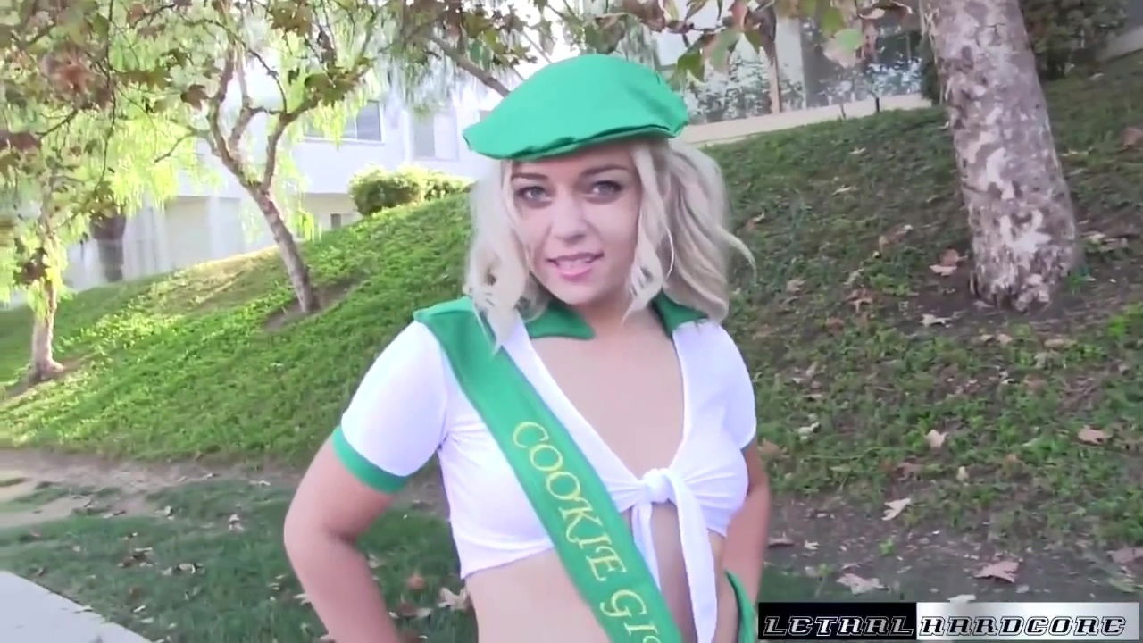 Sweet blonde loves to enjoy toys while fuckin