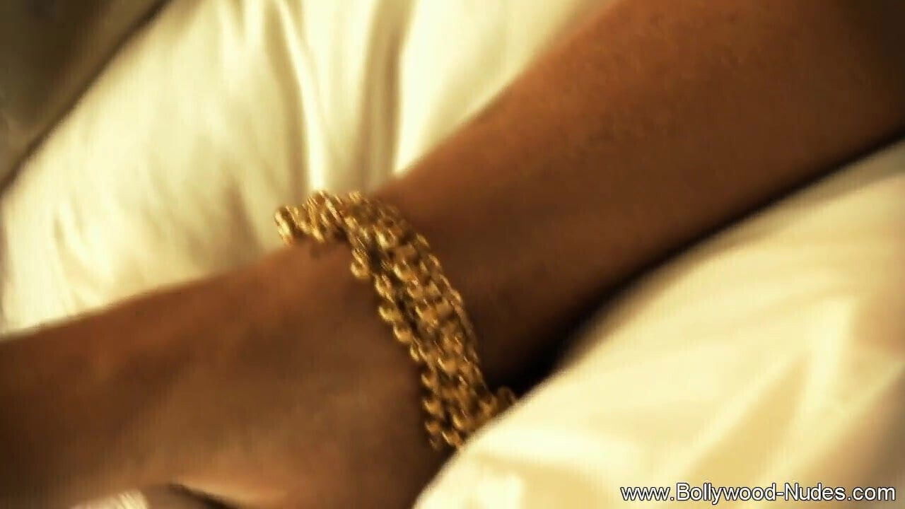 Trying Arouse With Sexy Body Seduce