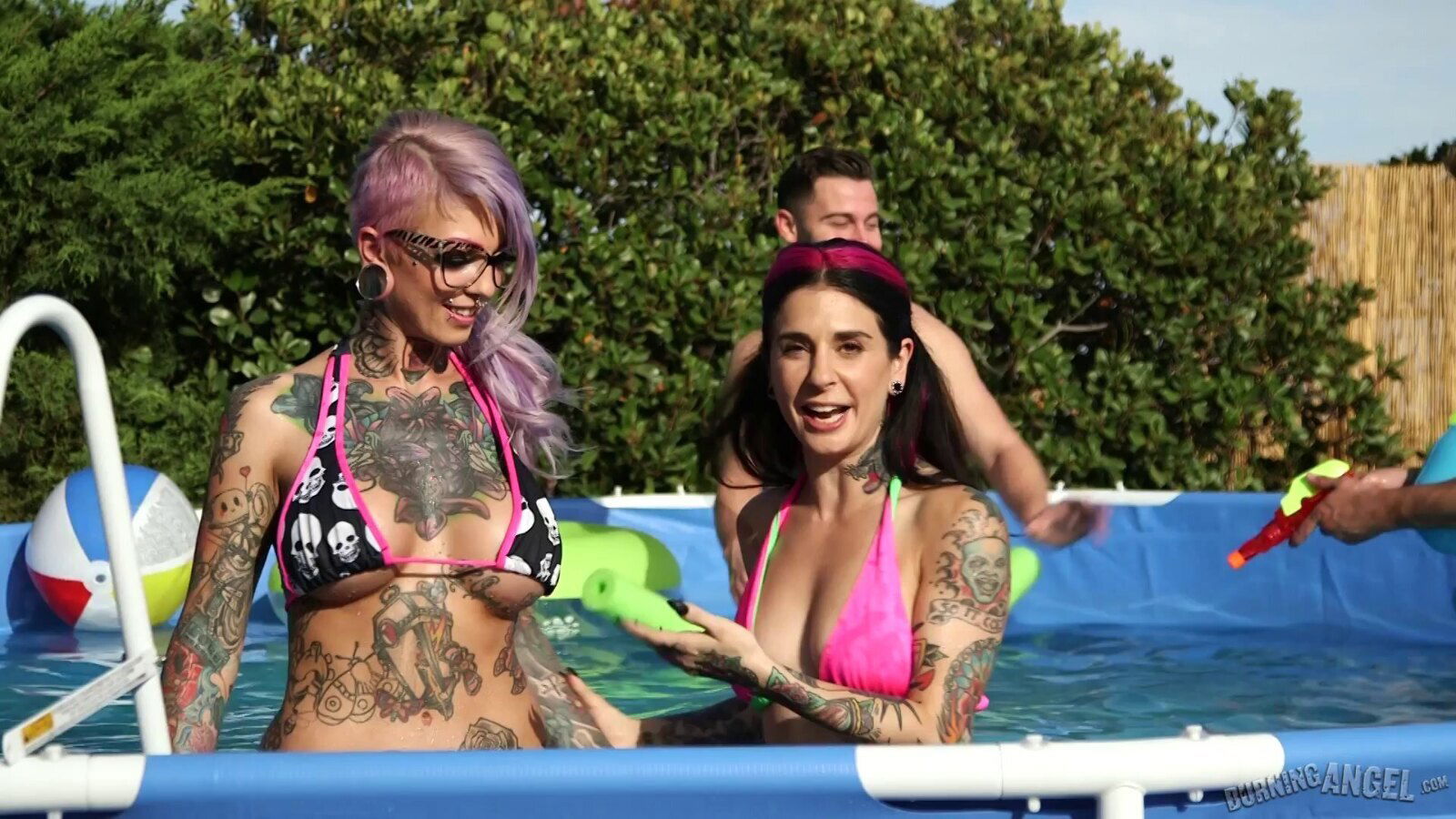 Tattooed hotties Joanna Angel Sydnee Vicious fucked