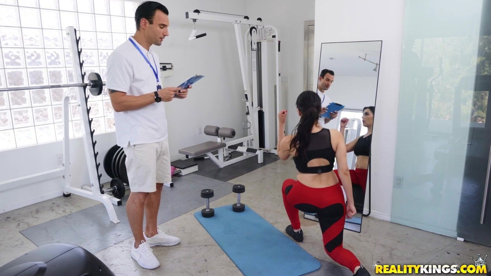 Wife rides cock during morning practice with personal trainer