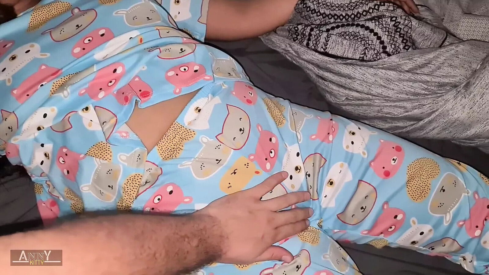 teen stepsister wakes horny gives