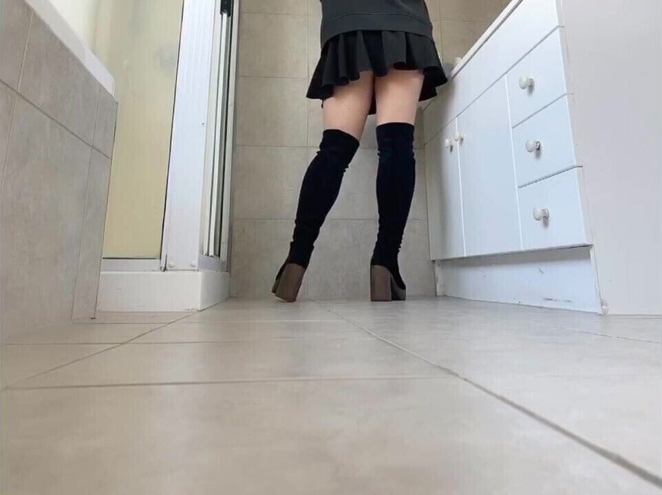 Flashing upskirt pantyhose boots