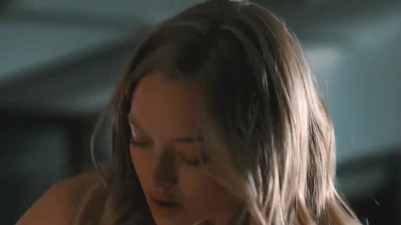 Amanda Seyfried, Julianne Moore Dobrev Naked