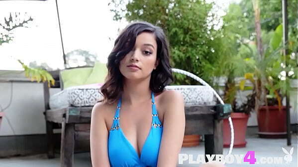 Sexy teen spreading legs shows pussy after posing