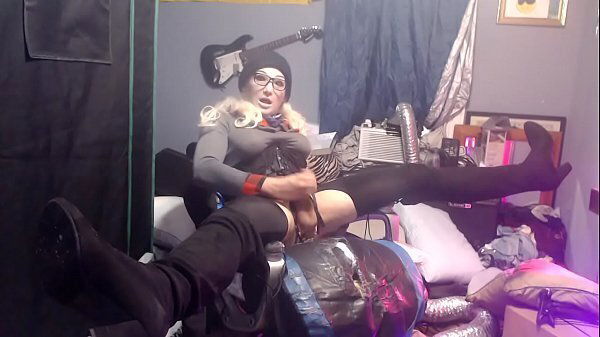 Sexy blonde trap with mask spread eagle pumping