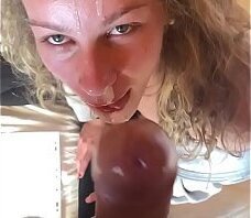 PETITE AMIE M&rsquo_AVALE SPERME AVANT TRAVAIL