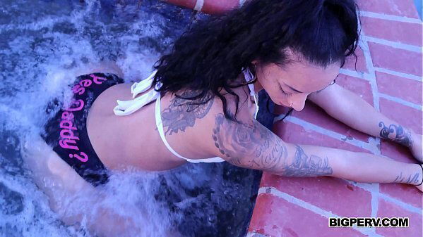 Butt Draya Dare Shows Thick Pool!