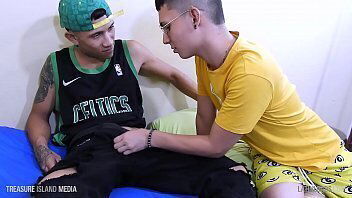 Nerdy latin gets hole stretched