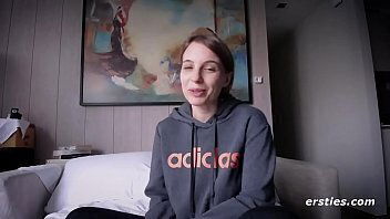 Holly &amp_ Julia wagen sexy Skype-Experiment