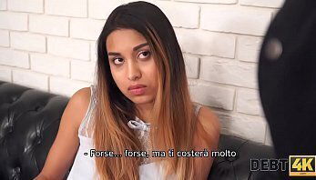 DEBT4k. brillante adolescente Roxy Lips soddisfatto l'_uomo &egrave_ venuto debiti