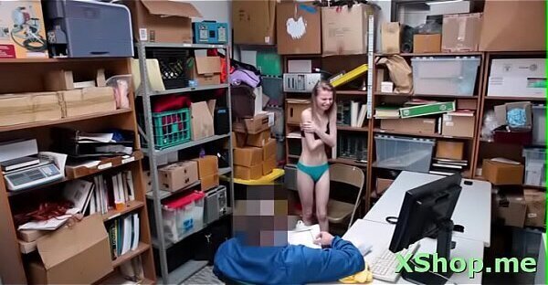 Gorgeous young Catarina Petrov enjoys wang