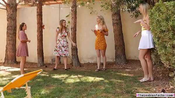 Blonde sucked while fingered