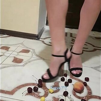 190619 220535 food crush with sharp stilettos heels