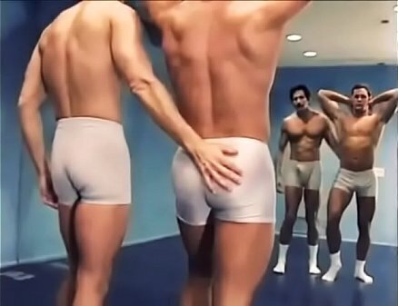 Bodybuilder get spunked