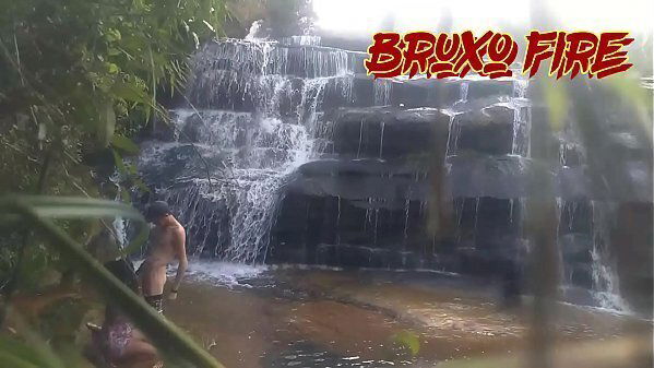 Flagrante Bruxo Fire BombomD4 cachoeira veja completo Xvideos