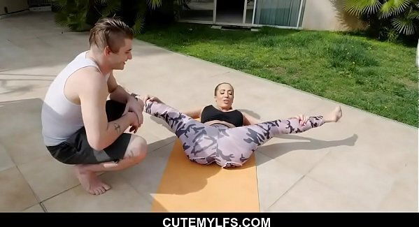 MILF Richelle Ryan uses ridiculously thicc perfectly perky motivate stepson