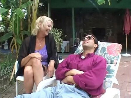 Well-padded mature blonde lady Anastasia Sands makes clear handsome fellow having rest chaise-longue able spare while help bail difficulties