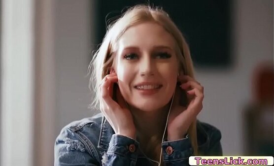 Sexy skater gets accident licked stranger