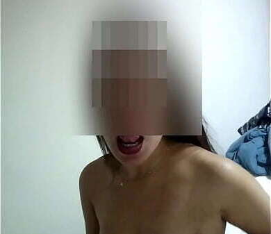 Casal Aline Esposa namorando fazendo boquete, espanhola sentando piroca, segurando celular parte final