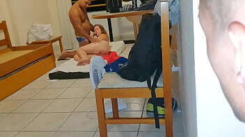 Melissa Alecxander fodendo sala casa foram pegos flagra pelo novinho convidado participar