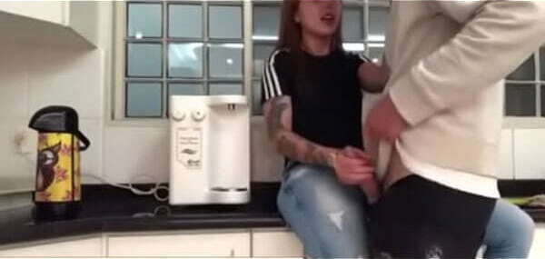 Motoboy safado, fodeu pelo, j&aacute_ n&atilde_o passou cart&atilde_o espertinho passou minha boca fodeu minha buceta at&eacute_ gozar dentro dela. (Completo Red)