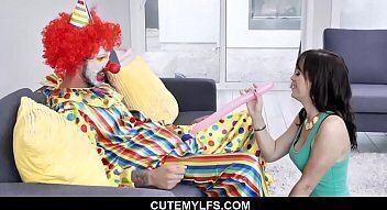 Bossy MILF goes down clown Cruise