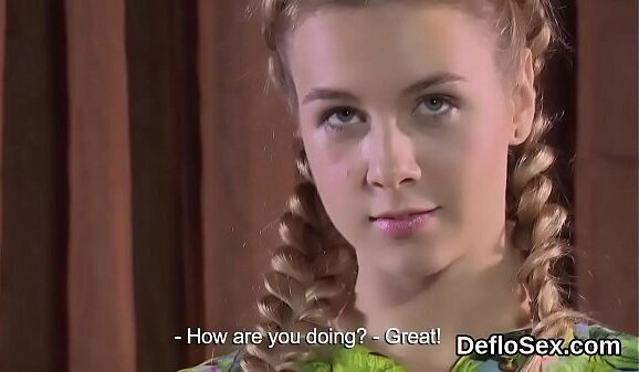 Tempting kitten finger fucks spread crack until having orgasm