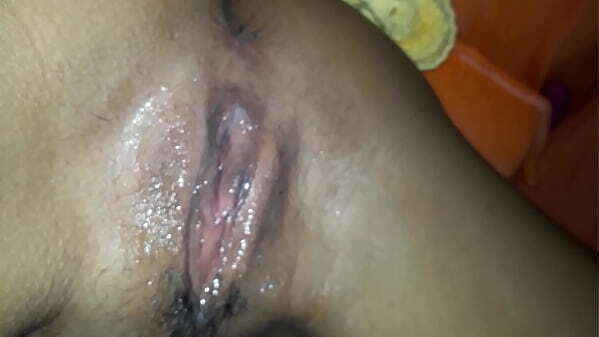 Comendo cuzinho dificuldade, fazendo gozar squirt, final gozada dentro fazendo escorrer part