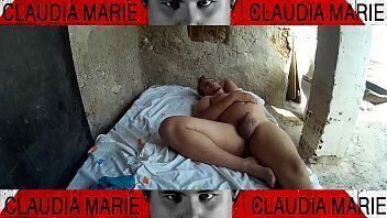 Haciendo guarradas gorda entre moscas. guarra esta mujer como gusta co&ntilde_o lleno fluidos