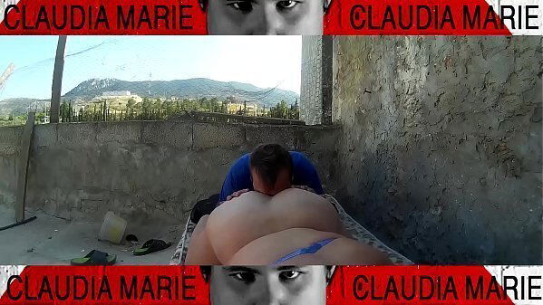 gorda botas cuero guarra meti&eacute_ndose bragas dentro coño. Esto caramelito para fetichistas. Fetiche ropa interior cuero.