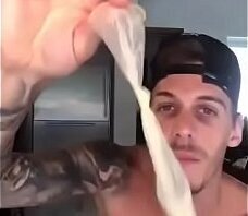 Hetero masturba condon