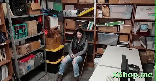 Aphrodisiac sweetheart Amilia Onyx gets licked nailed