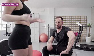 joven latina grandes atributos cachonda foll&aacute_ndose entrenador personal primer entrenamiento. Emilio Ardana actor porno youtuber suscribete! Acompa&ntilde_ado bella Pamela Silva personal trainer final