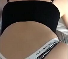 Garota programa recebendo gozada calcinha (INSTAGRAM DELA: aidrasant69)