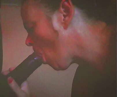 Coroa dando bela mamada