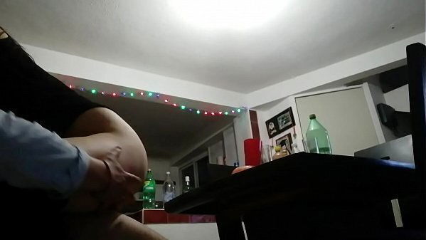 Me cojo a mi primo en una reuni&oacute_n mientras mi esposo va por alcohol