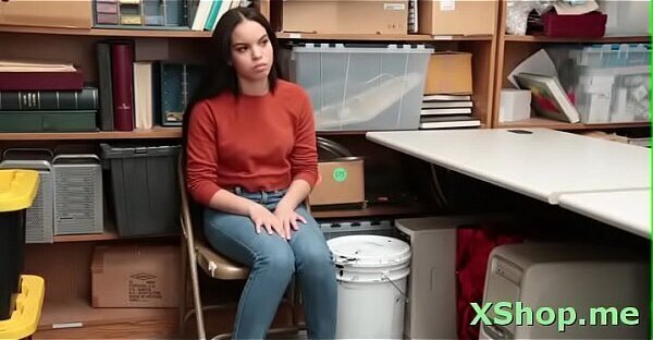 Sensual Tory Bellamy enjoys putz licking