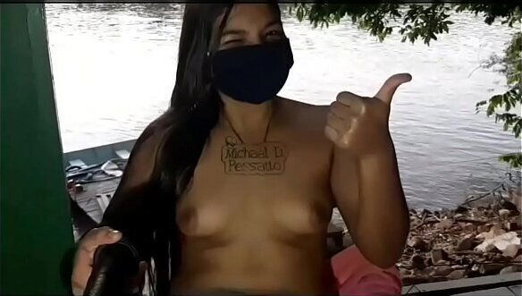 Tigresa dupla penetra&ccedil_&atilde_o pantaneiro, encarca for&ccedil_a cusinho dela enquanto coloca vibrador buceta