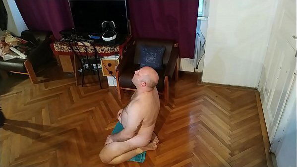 Beth Kinky Sexy goth domina spitting slave'_s face