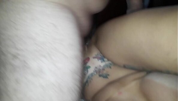 Camila Costa Cliente comendo quatro.