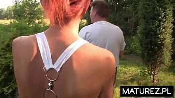 Polskie Mamuśki Inspektor szybko uległ wdziękom seksownej rudej mamuśki