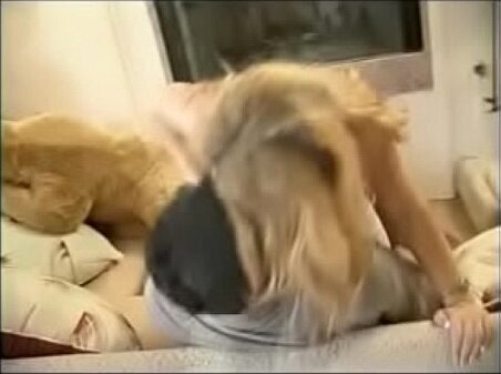 Ardiente Rubia invita jugar teddy