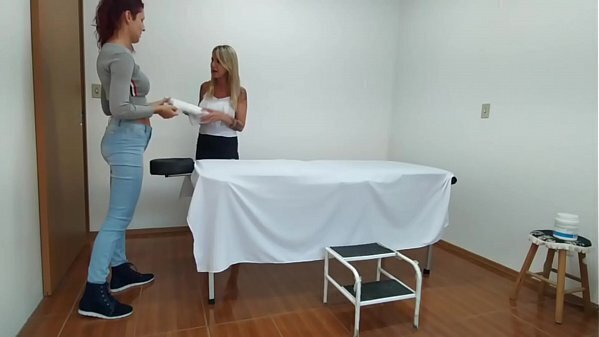 Minha crise histeria curada pela massagista quando gozar lambendo socando minha buceta Camila Costa Pernocas