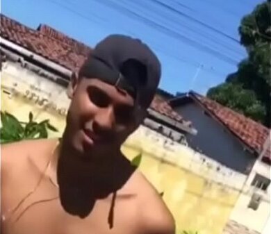 Cafu&ccedil_u dan&ccedil_ando sem cueca de pau duro