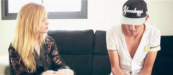 Siempre masturbo pensando vecina. final decid&iacute_ subir dec&iacute_rselo esto pas&oacute_