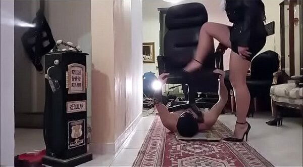 Sotto sedia nera Mara Osner